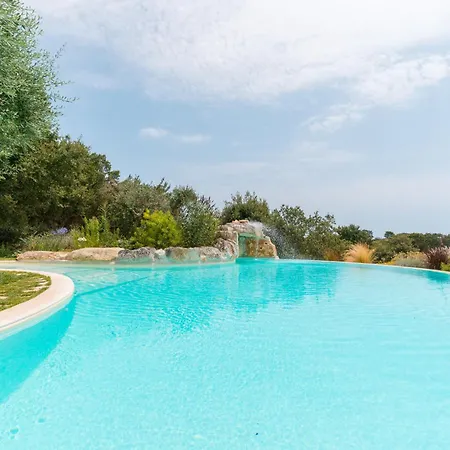 Trulli Petrantiqua Con Piscina * ロコロトンド